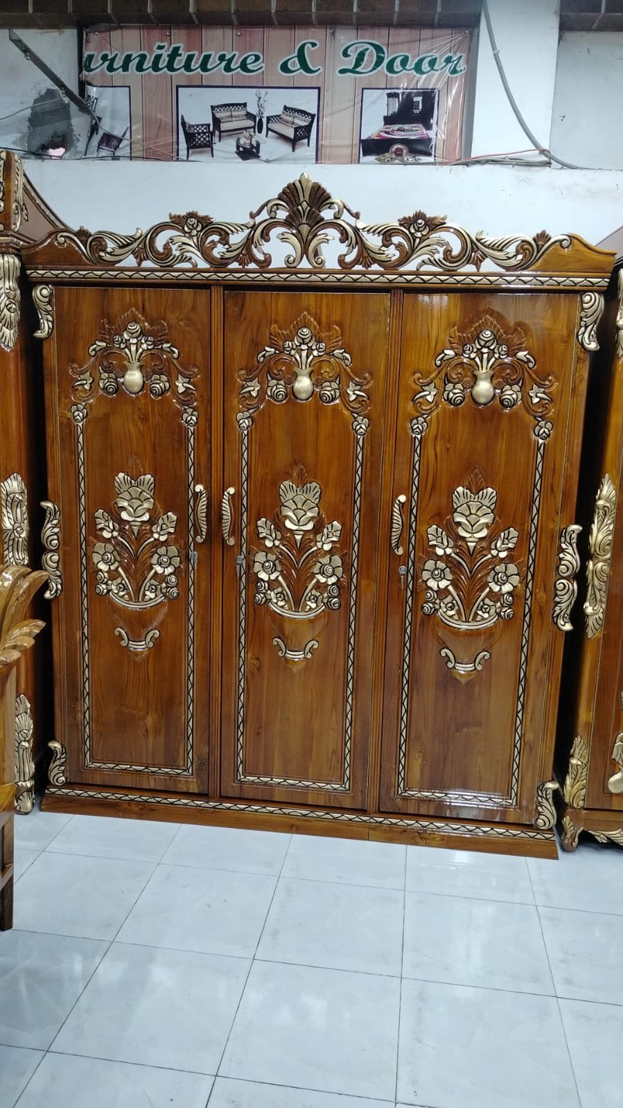 Royal Teak 3-Door Almira