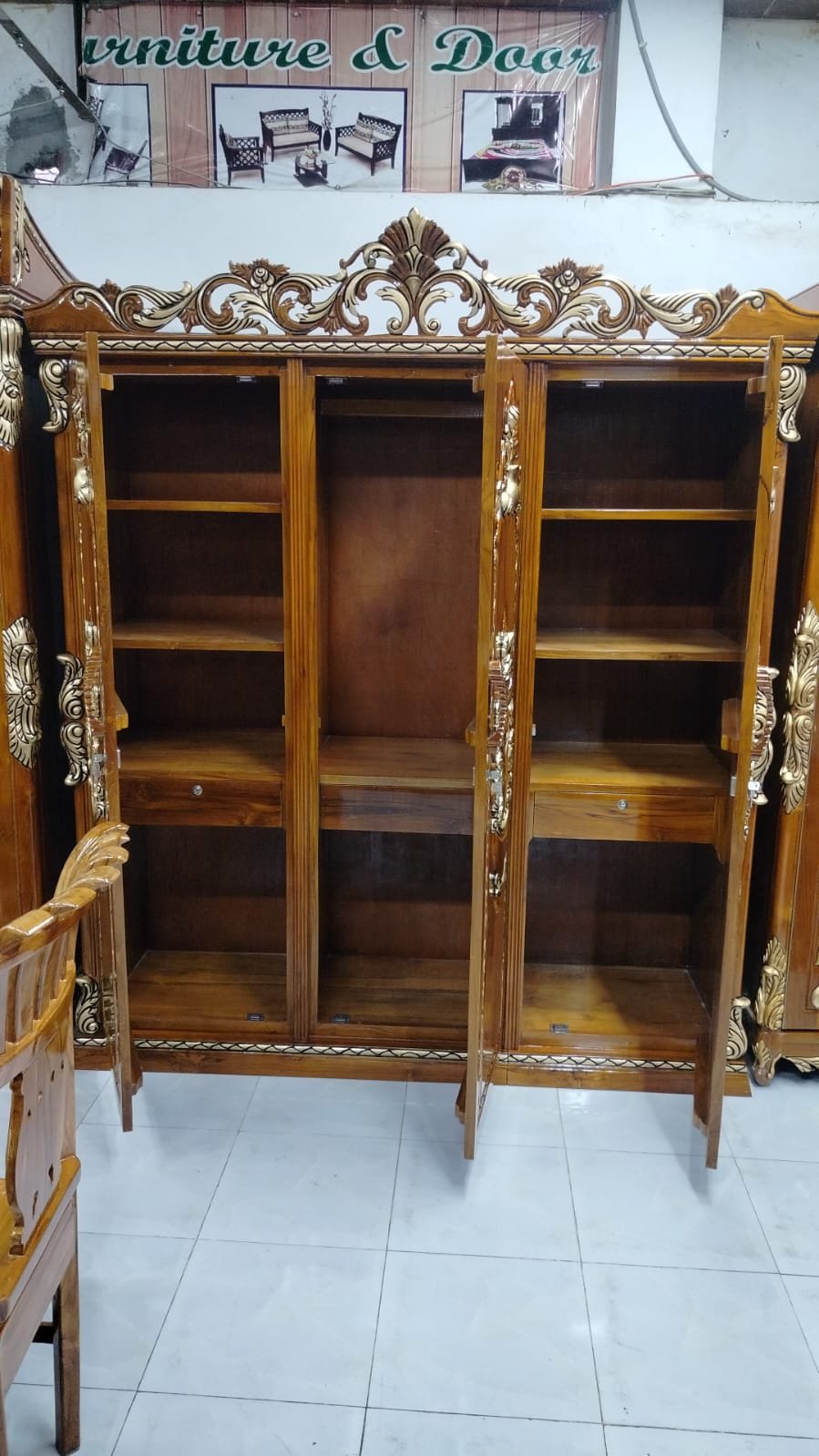Royal Teak 3-Door Almira