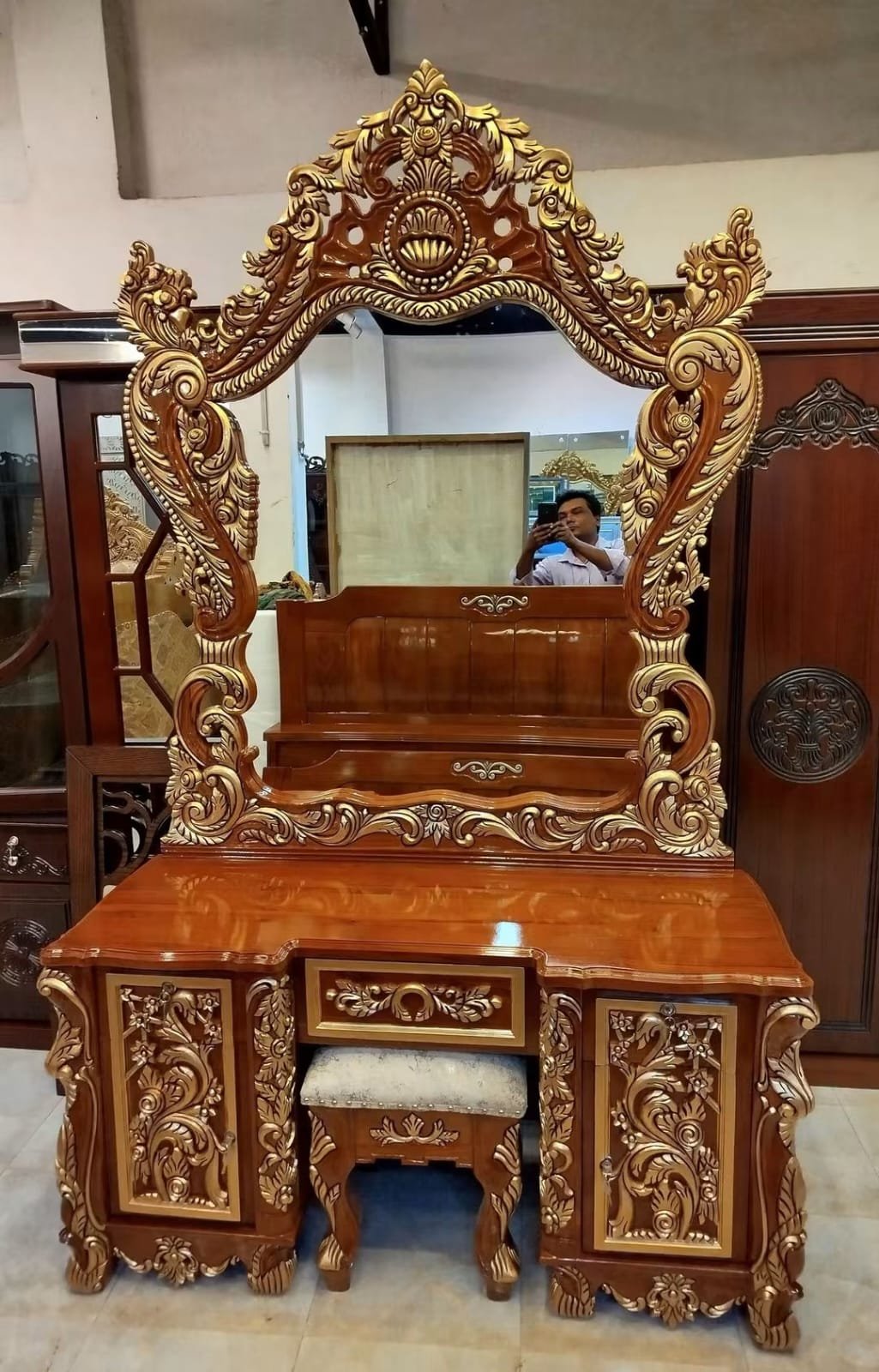 Royal Vanity Dressing