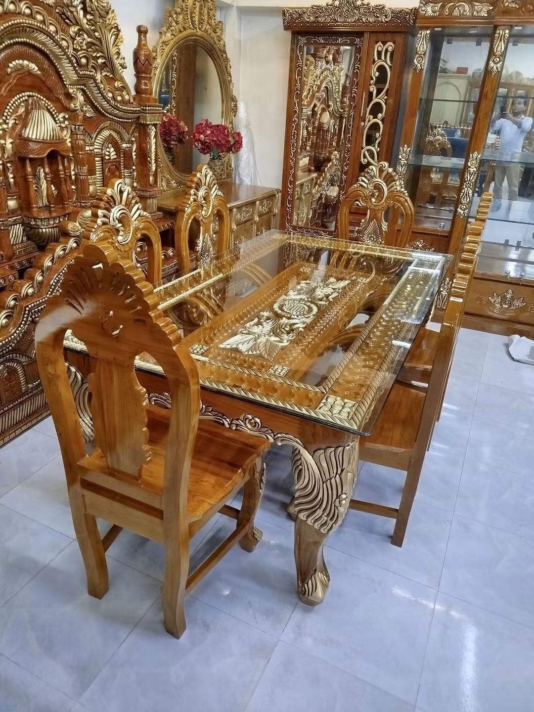 Semi Victoria Dining Table